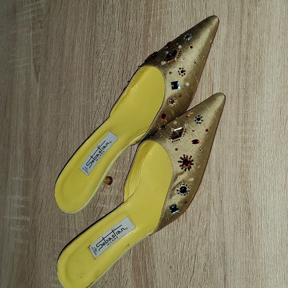 Sebastian Milano Italian kitten heels. 36. - Picture 2 of 7